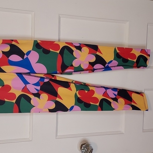 BEACH RIOT Piper Legging in Preppy Geo Floral - Picture 6 of 15